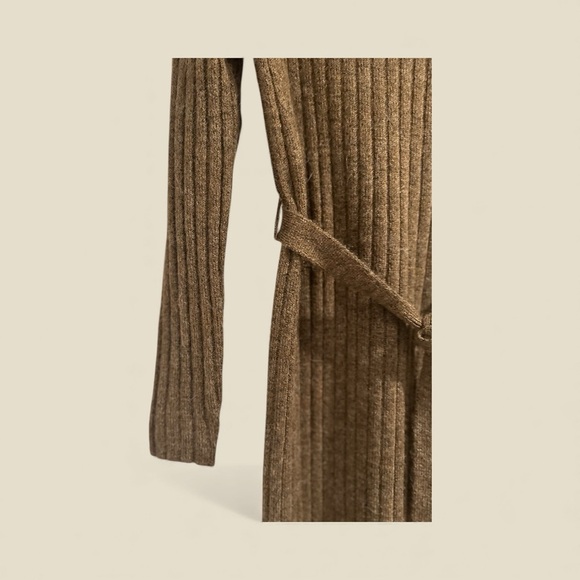 W i l I a m  R a s t Sweater Dress - Picture 5 of 9